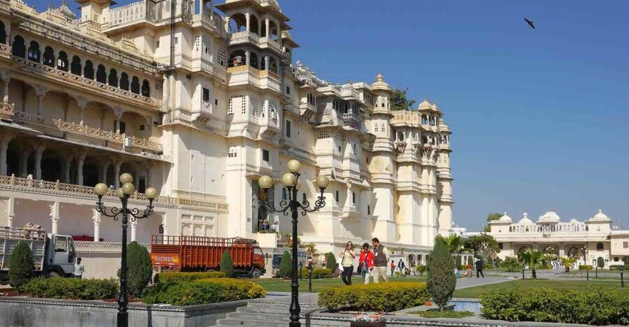 City Palace Udaipur Express visits with english speaks guide - Why Udaipur’s City Palace deserves a guided visit