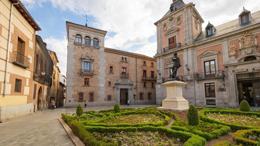 Complete Madrid: Hapsburgs, Palace and Almudena Cathedral - Why this route works for a first day in Madrid
