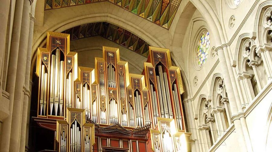 Complete Madrid: Hapsburgs, Palace and Almudena Cathedral - What the Spanish-language guide adds