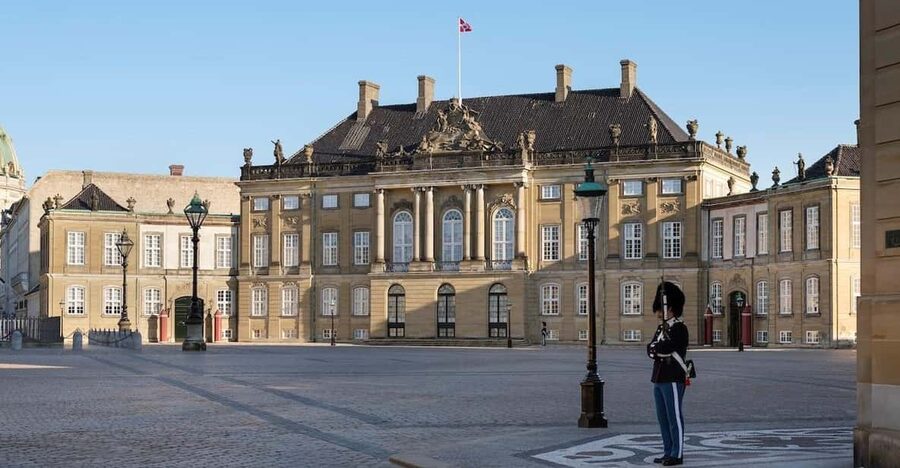 Copenhagen: Amalienborg Palace Museum Entry Ticket - Finding the museum in Amalienborg Square