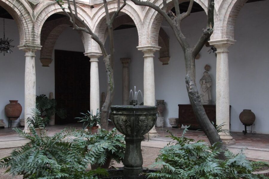 Córdoba: Viana Palace Gardens and Patios Entry Ticket - How long to stay, and when to go