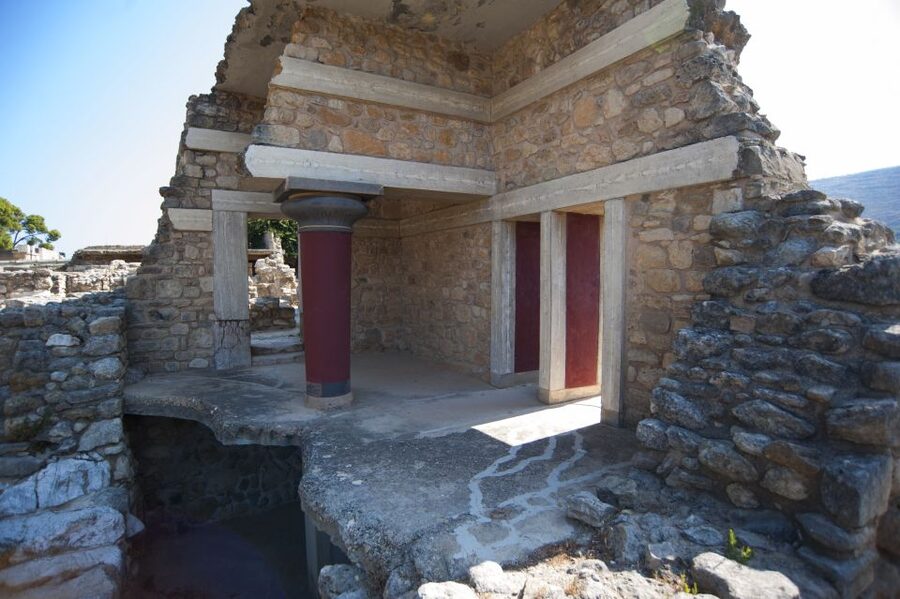 Crete: Knossos Palace and Museum Skip the line Guided tour - The guide, audio system, and group pace