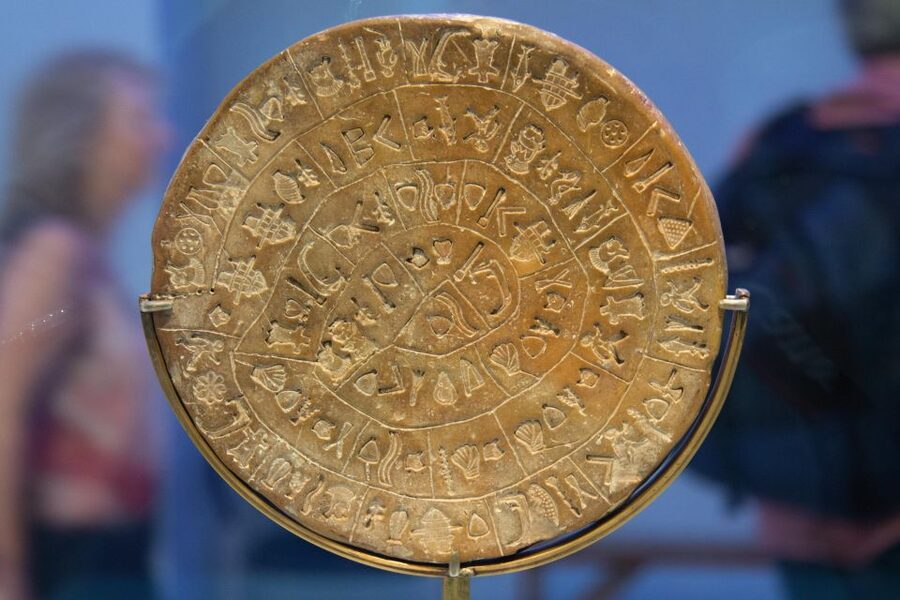 Crete: Knossos Palace, Archaeological Museum & Heraklion - Walking through Heraklions old center