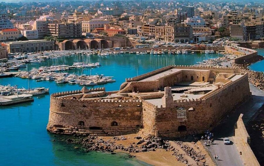 Crete: Knossos Palace, Heraklion City, Market Guided Tour - Guides, languages, and the quality of the explanation