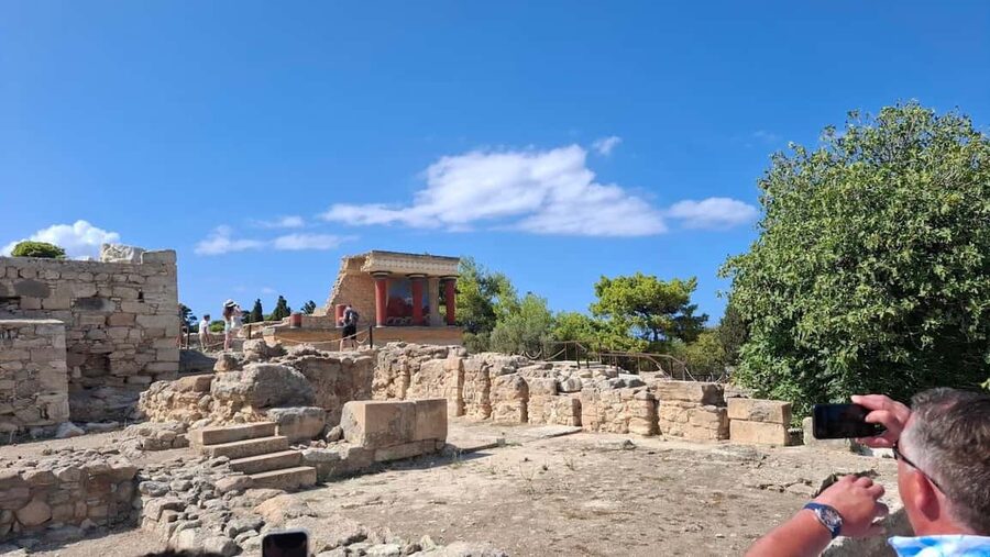 Crete: Knossos Palace, Winery & Olive Oil Tour with Lunch - Olive oil tasting and the flavor of everyday Crete