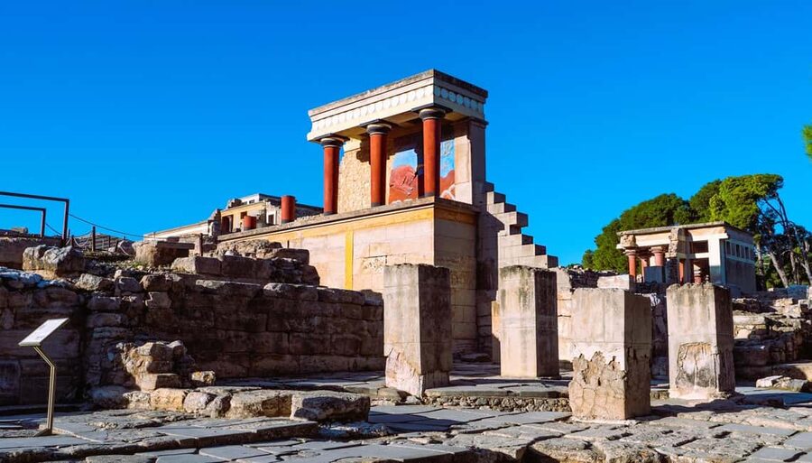 Crete: Knossos Palace, Winery & Olive Oil Tour with Lunch - The drive to Knossos and the first look at Minoan Crete