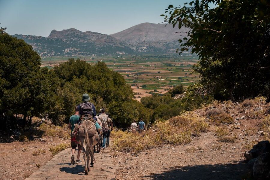 Crete: Lasithi Plateau & Knossos Palace Tour - Psychro ceramics and the everyday side of Crete