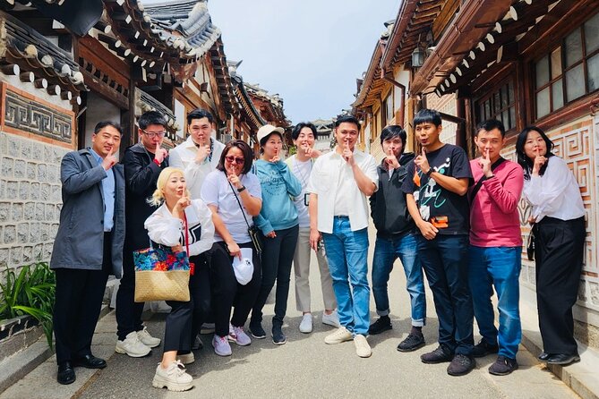 Customizable Seoul Private Tour Palaces Food and Markets - Beginning Near the Blue House