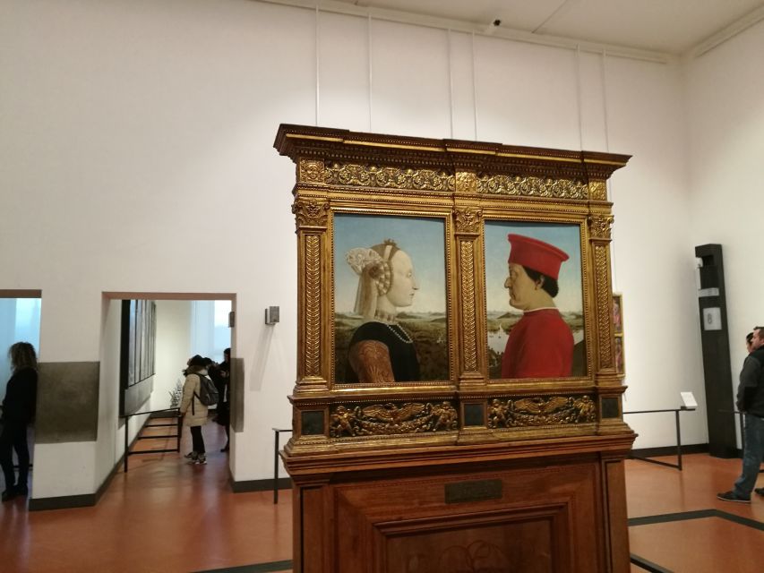 Discover Uffizi and Palazzo Vecchio: Half Day Guided Tour - Meeting the guide at the Uffizi