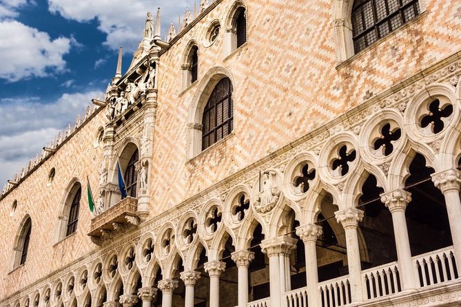 Doge's Palace small group or private tour with a local guide - Starting between the two columns in St. Mark’s Square
