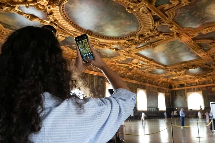 Doge's Palace, St. Mark's & Gondola Ride with Options - Guides, group size, and pace