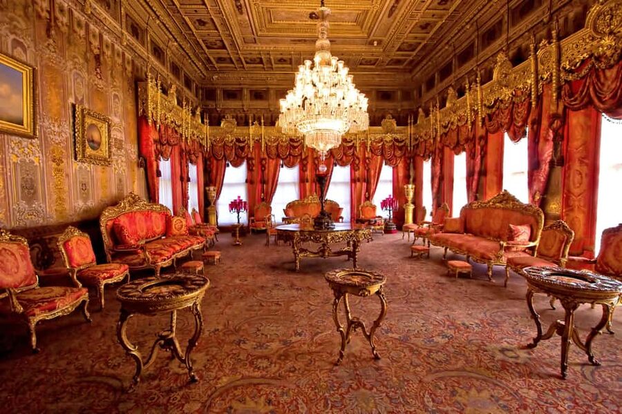 Dolmabahce Palace Ticket & Bosphorus Boat Tour Experience - Boarding the 1:15 Bosphorus sightseeing cruise