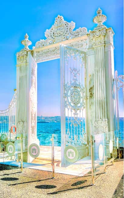 Dolmabahce Palace Ticket & Bosphorus Boat Tour Experience - Entering Dolmabahce Palace from 9:00