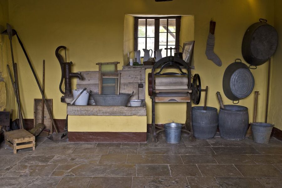 Downton Abbey Film Locations & Blenheim Palace Day Tour - Yew Tree Farm in Cogges brings the estate system into focus
