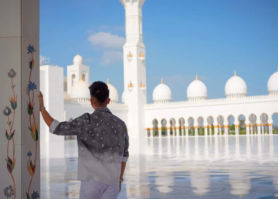 Dubai: Abu Dhabi Day-Trip Grand Mosque, Royal Palace & Lunch - Louvre Abu Dhabi: a 15-minute photo stop