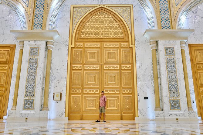 Dubai to Abu Dhabi Day Trip: Grand Mosque, Palace & Etihad Towers - Qasr Al Watan: the palace interior is worth the stop