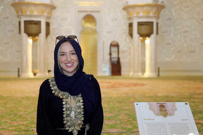 Dubai to Abu Dhabi Day Trip: Grand Mosque, Palace & Etihad Towers - Etihad Towers and the Abu Dhabi Corniche
