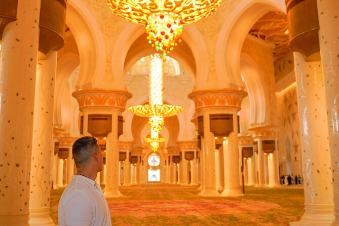 Dubai To Abu Dhabi: Grand Mosque, Royal Palace & Etihad Towers - Abu Dhabi Corniche: a moving city introduction