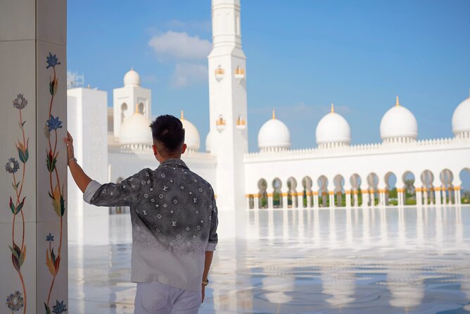 Dubai To Abu Dhabi: Grand Mosque, Royal Palace & Etihad Towers - What the guides add to the day