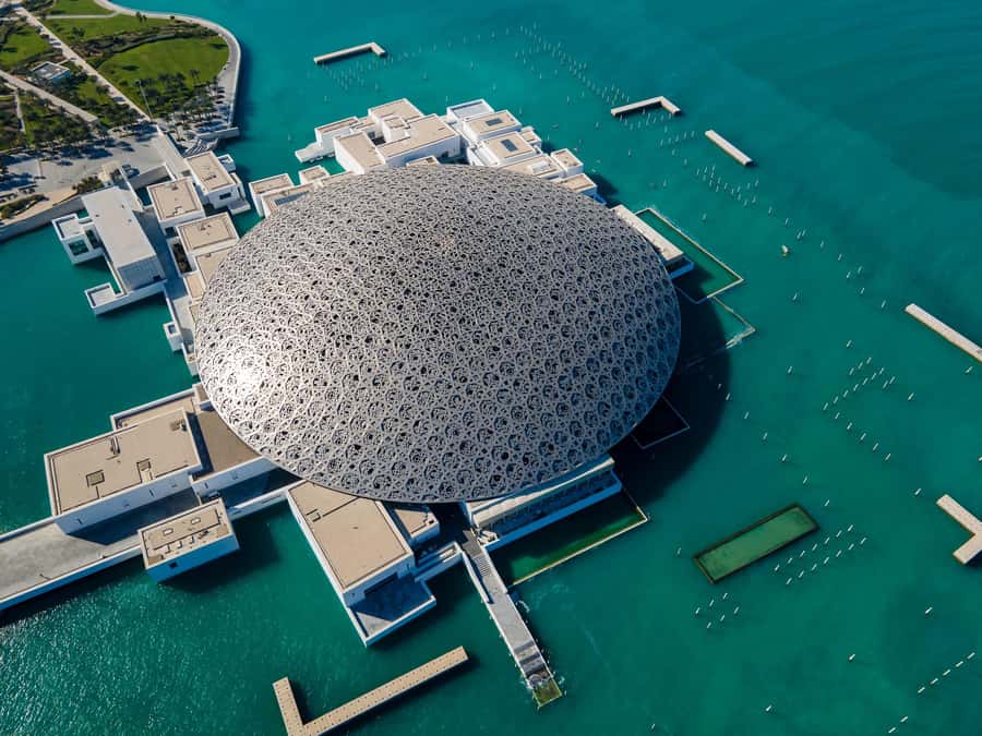 Dubai to Abu Dhabi Private Tour: Grand Mosque & Royal Palace - Sheikh Zayed Grand Mosque: the essential stop