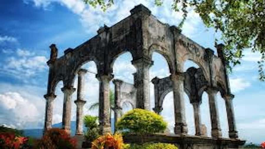 East Bali: Lempuyang Gates, Tenganan, & Water Palaces Tour - Lempuyang Gates: arrive early and expect a wait