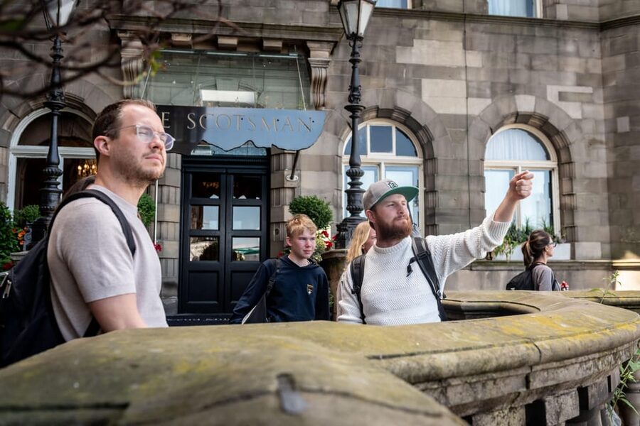 Edinburgh: Harry Potter Tour & Palace of Holyrood Entry - Waverley Station and Edinburgh New Town