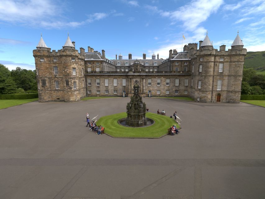 Edinburgh: Palace of Holyroodhouse Entry Ticket - The gardens provide a quieter finish