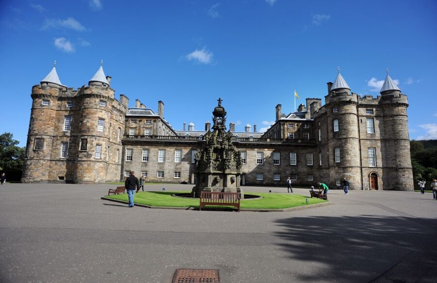 Edinburgh: Palace of Holyroodhouse Entry Ticket - The multimedia guide is the star practical feature