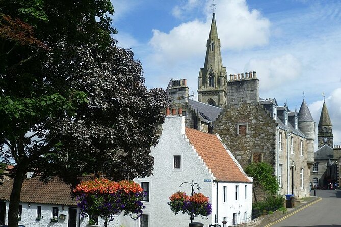 Edinburgh: The Outlander, Palaces & Jacobites Tour - Linlithgow Palace and the story of Mary, Queen of Scots