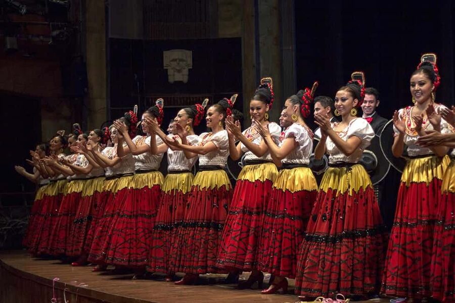 Enjoy the Folkloric Ballet at the Palacio de Bellas Artes - Key points before you book