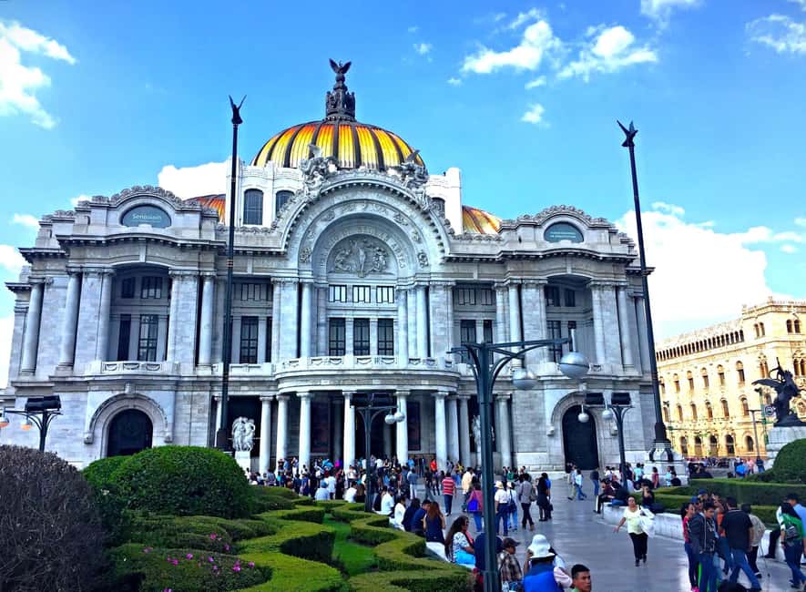 Enjoy the Folkloric Ballet at the Palacio de Bellas Artes - Getting there and handling the pickup