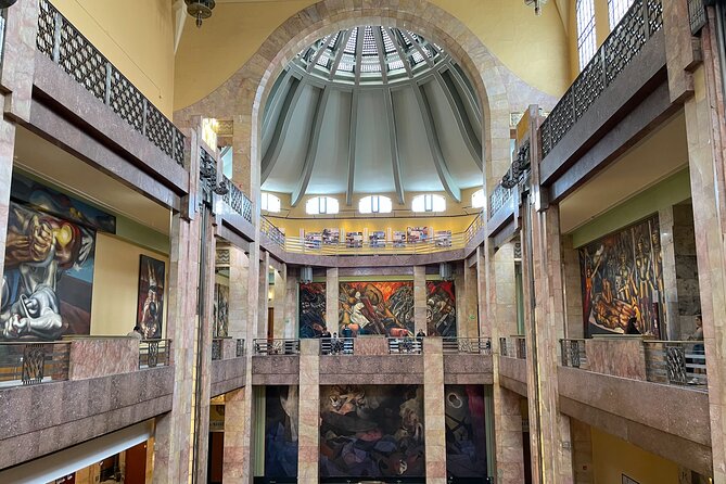 EXCLUSIVE TOUR to Palacio de Bellas Artes - small groups - The small-group format and pace
