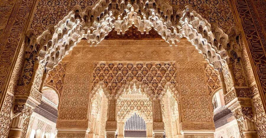 Fast-Track Alhambra & Nasrid Palaces Guided Tour - Why a guide helps at the Alhambra