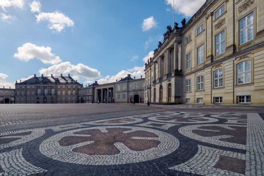 Fast-Track Amalienborg Palace Museum Copenhagen Private Tour - Adding Christiansborg Palace for four hours