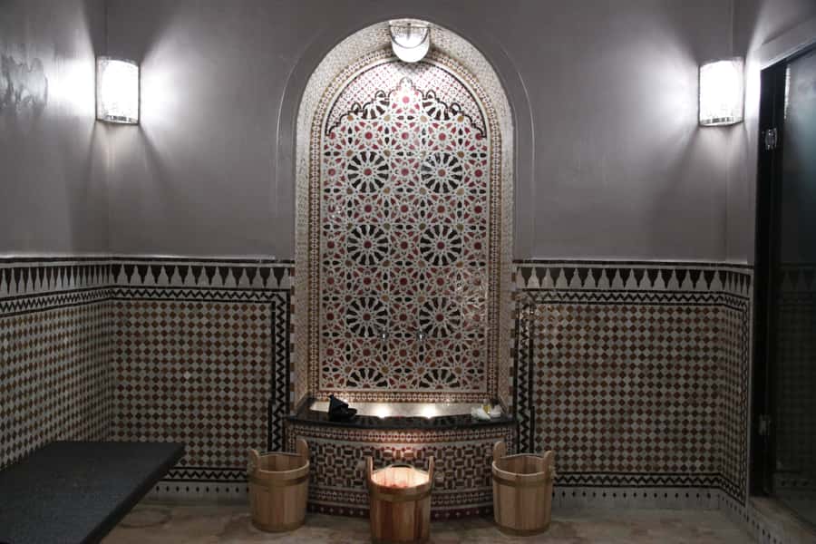 Fes: Traditional Hammam Massage in a Luxury Palace - Arriving at Palais Amani through Fes’s old streets
