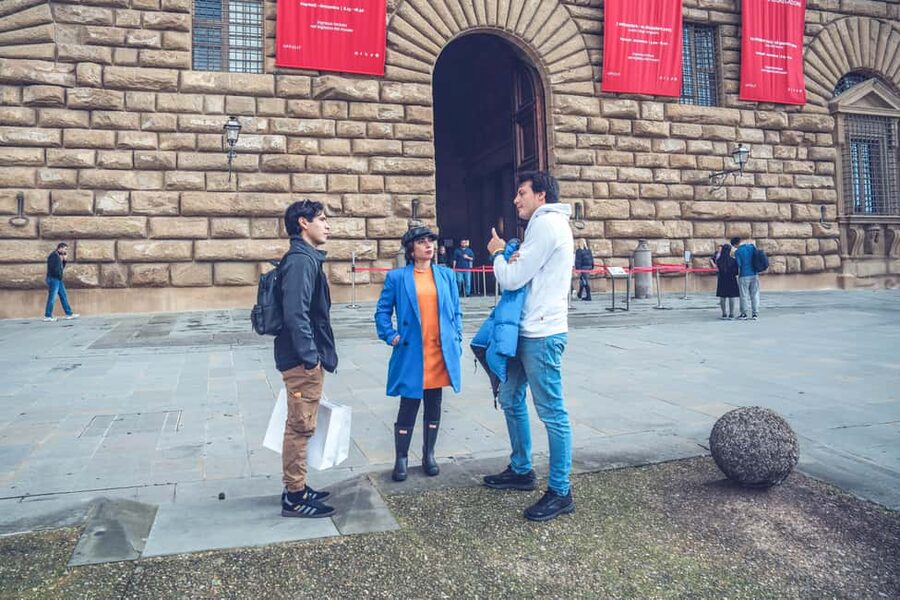 Florence: Palatina Gallery and Pitti Palace Guided Tour - Botticelli, Titian, Rubens, and the crowded walls
