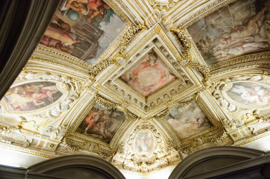 Florence: Palazzo Vecchio Entrance Ticket & Audioguide - The courtyard and the first sense of the palace