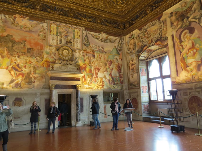 Florence: Palazzo Vecchio Ticket & Visit with optional Lunch - The courtyard and the palace entrance