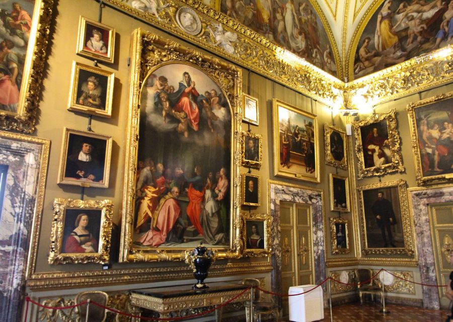 Florence: Pitti Palace Entry Ticket and Guided Walking Tour - Following the Medici from private residence to royal palace