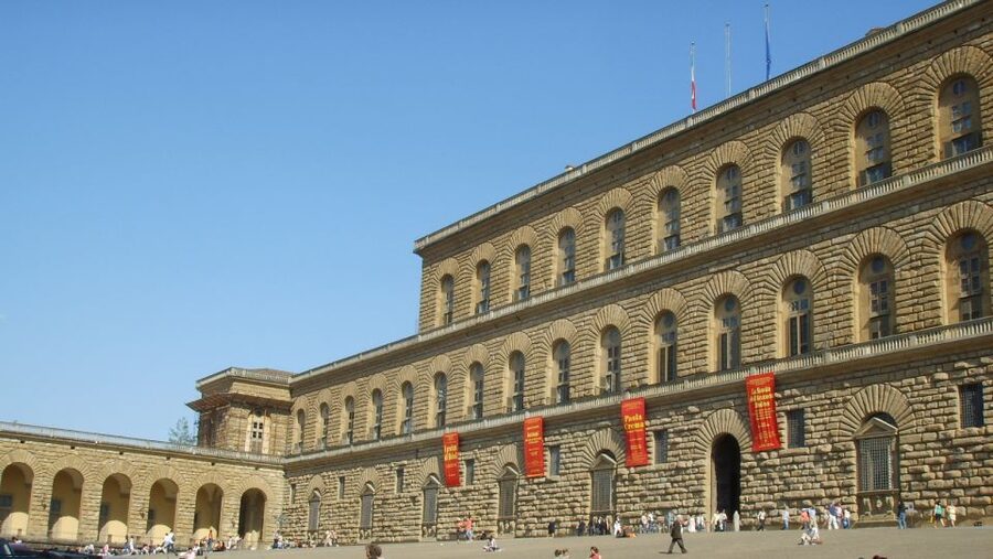 Florence: Pitti Palace Entry Ticket and Guided Walking Tour - Guide quality can shape the whole visit
