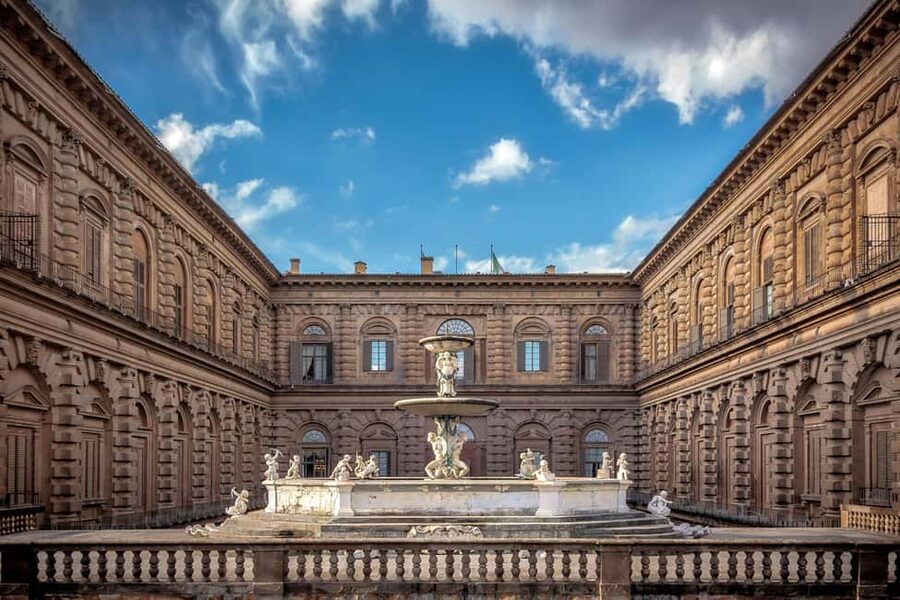 Florence: Pitti Palace Guided Tour With Entry Tickets - Entering the palace with skip-the-line access