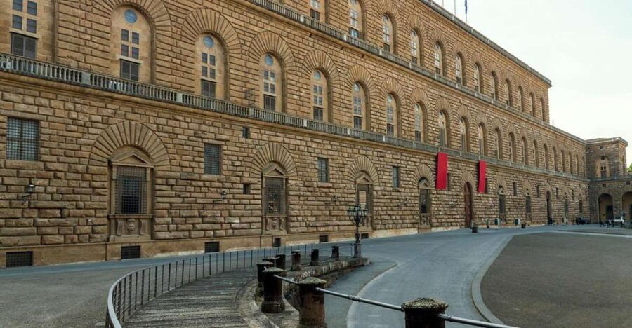 Florence: Pitti Palace Small Group Tour - Timed entry and the first impression inside