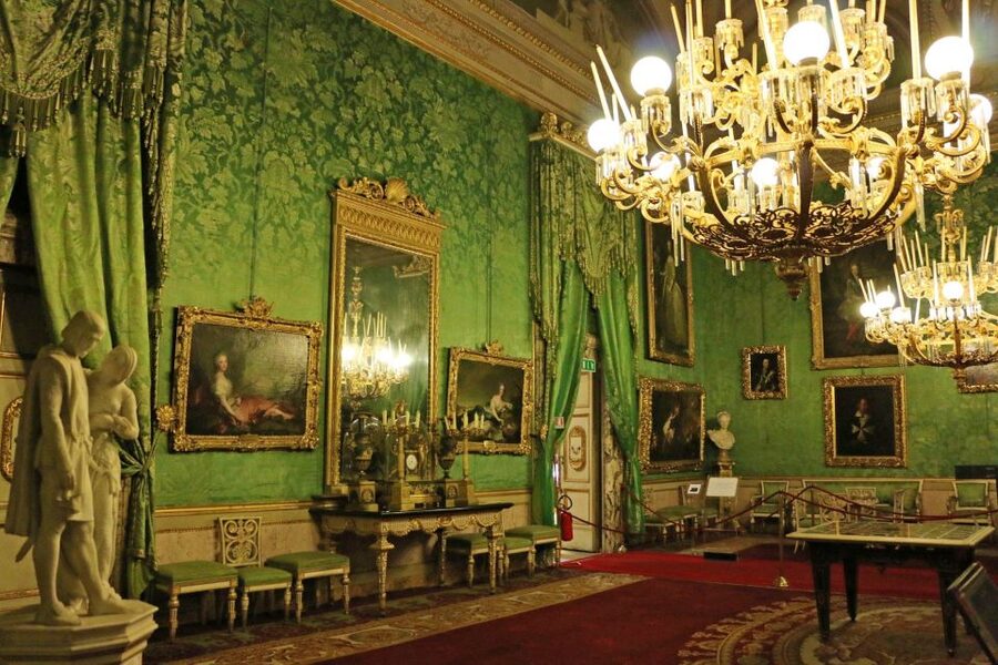 Florence: Pitti Palace Small Group Tour - The Palatine Gallery and its wall-to-wall art