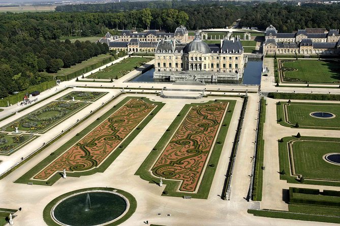 Fontainebleau and Vaux le Vicomte Chateaux Day Trip from Paris - Fontainebleau: A Royal Residence With Seven Centuries of Layers