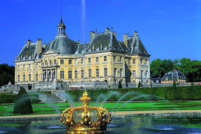 Fontainebleau and Vaux le Vicomte Chateaux Day Trip from Paris - Leave Time for the Grounds and Lakes