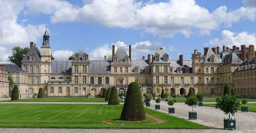 Fontainebleau: Palace Private Guided Tour with Ticket - Royal apartments in several styles