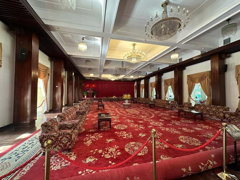 Free E-Sim War Remnants Museum & Independence Palace Tour - Timing, meeting points, and the transport question