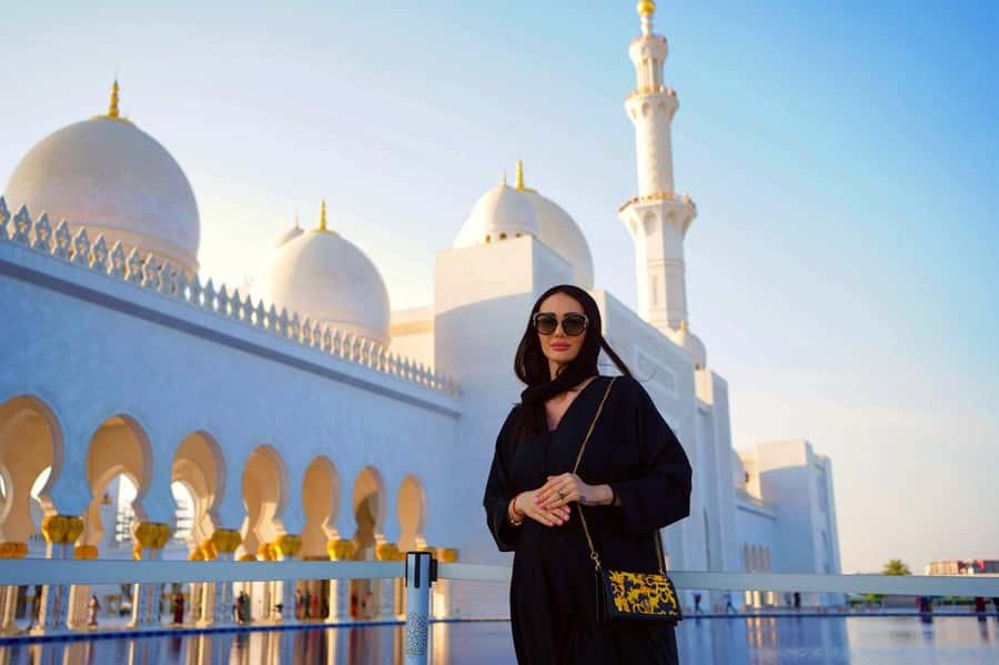 From Abu Dhabi: Grand Mosque, Royal Palace, and Etihad Tower - Why this Abu Dhabi tour works well