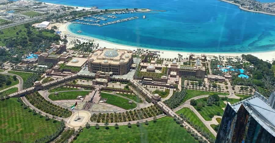 From Abu Dhabi: Grand Mosque, Royal Palace, and Etihad Tower - Guides and transport shape the quality