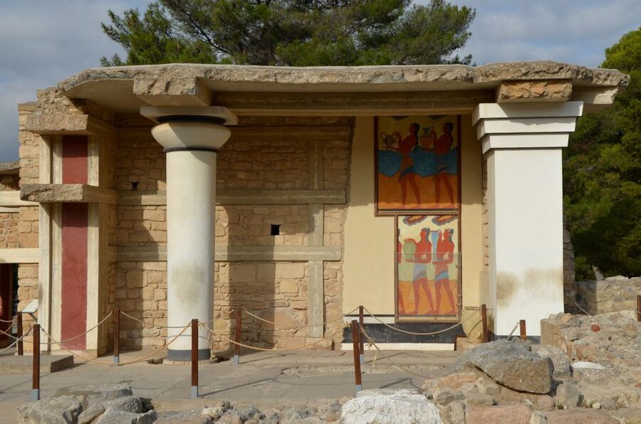 From Chania: Knossos Palace and Heraklion Full-Day Tour - Knossos Palace and the Minoan world